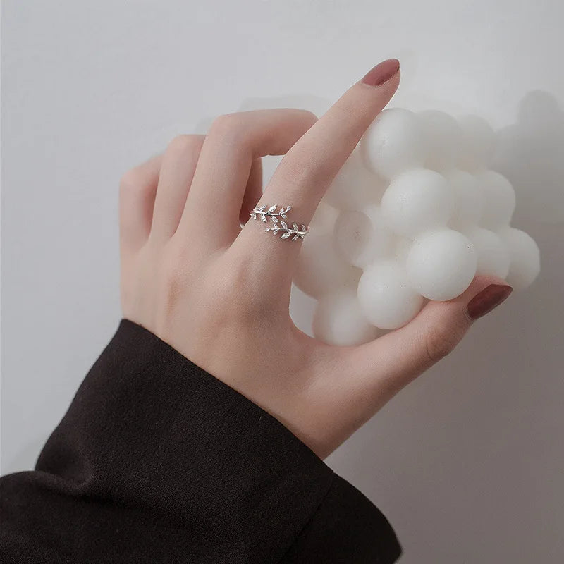 Anel Raminho Cravejado Ajustável- Prata 925